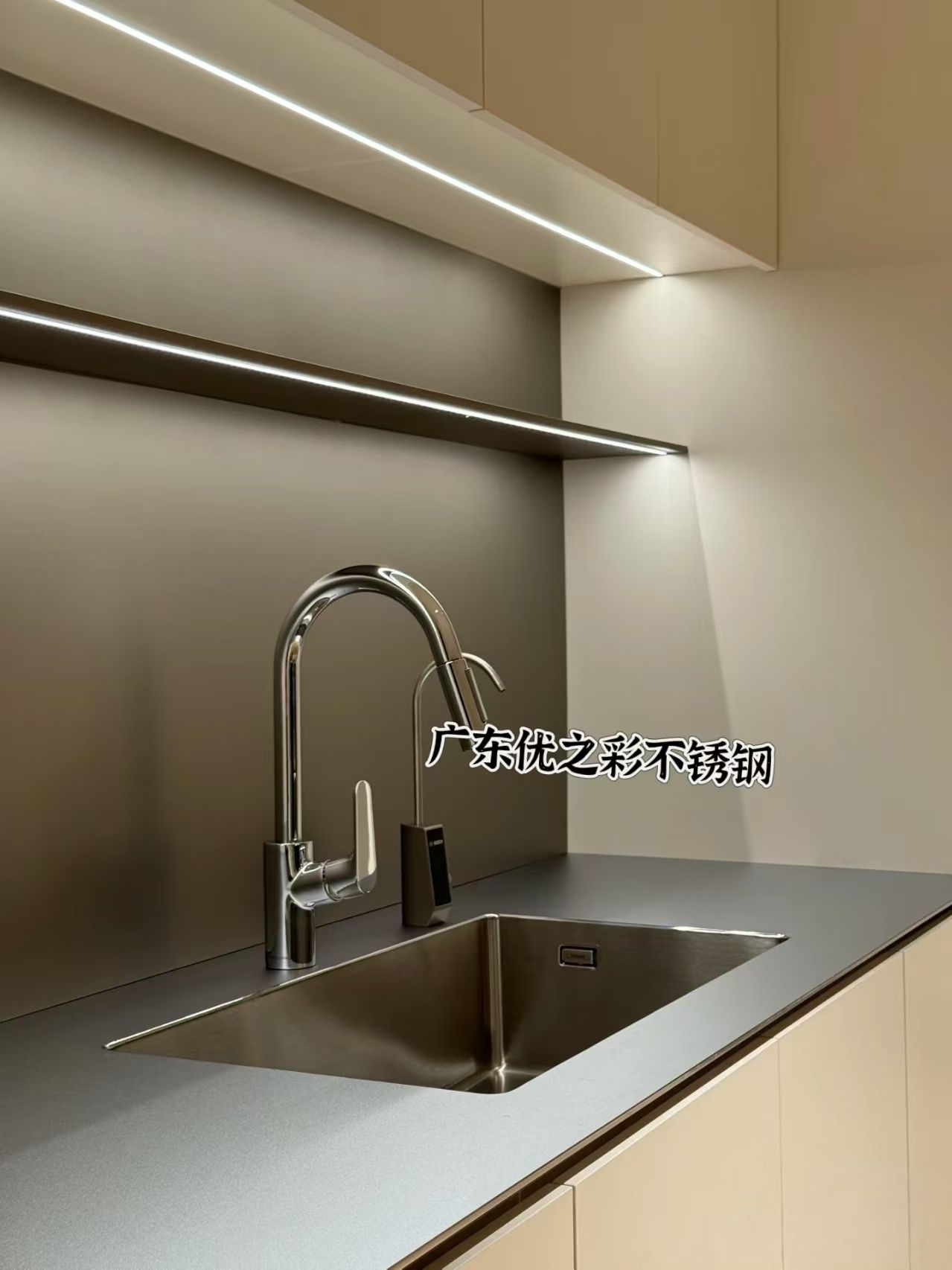 “廚房臺(tái)面選不銹鋼？一篇文章告訴你它有多強(qiáng)！”